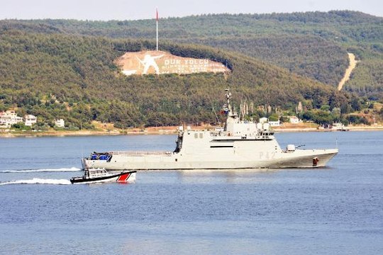 Son dakika... İSPANYA SAVAŞ GEMİSİ ÇANAKKALE BOĞAZI'NDAN GEÇTİ