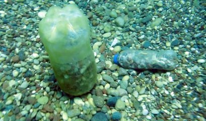 KONYAALTI'NDA DENİZİN DİBİ ÇÖPLÜĞE DÖNDÜ