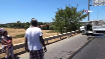 Açılan motor kaputunu hareket halinde kapatmak isterken kaza yaptı