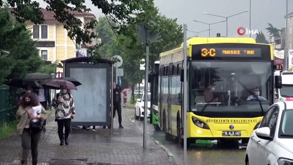 Bursa'da 10 dakikalık sağanak sele neden oldu, yollar göle döndü