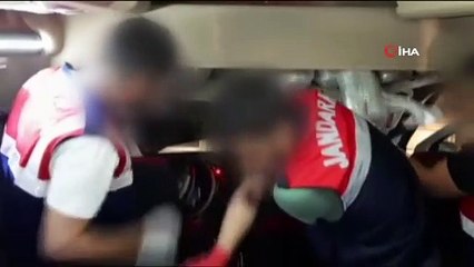 Minibüste 14 kilo 670 gram esrar ele geçirildi