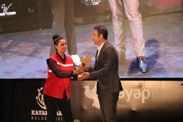 DİYARBAKIR'DA 1'İNCİ KAYAPINAR FİLM GÜNLERİ'NDE ÖDÜLLER TEMİZLİK İŞÇİLERİNDEN