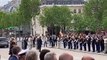 Mattarella all'Arc de Triomphe rende omaggio al milite ignoto