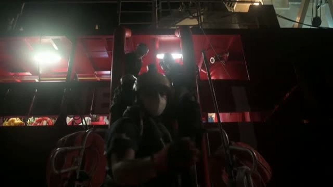 SOS Mediterraneo urge a la UE un puerto para desembarcar a casi 600 migrantes rescatados en el mar
