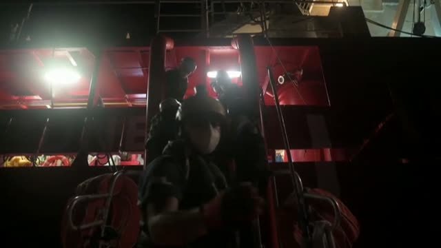 SOS Mediterraneo urge a la UE un puerto para desembarcar a casi 600 migrantes rescatados en el mar