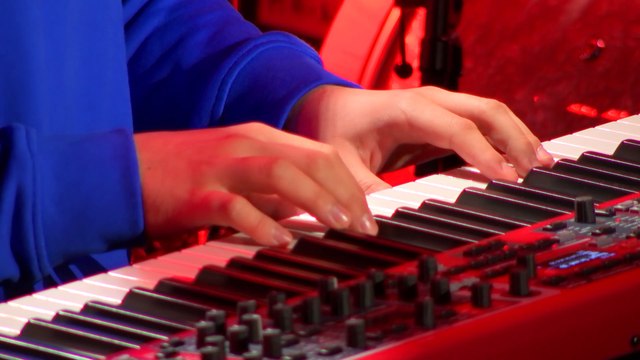Gjon's Tears interprète Tout L'Univers dans Le Grand Studio RTL