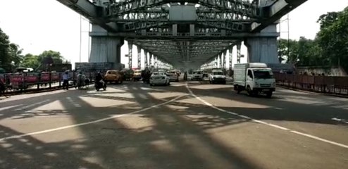 লকডাউন শিথিল হলেও সেই সংখ্যায় বেসরকারি বাস রাস্তায় দেখা যাচ্ছে না | Oneindia Bengali