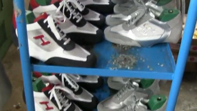 Roma - Sequestrate 230mila scarpe contraffatte: 4 arresti (06.07.21)