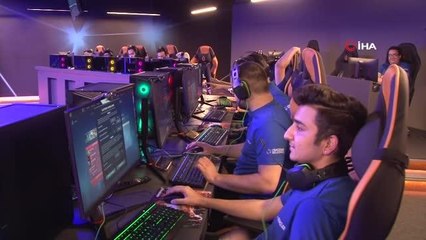 Oyunseverlerin rekabetine sahne olacak E-Spor merkezi Üsküdar'da açıldı