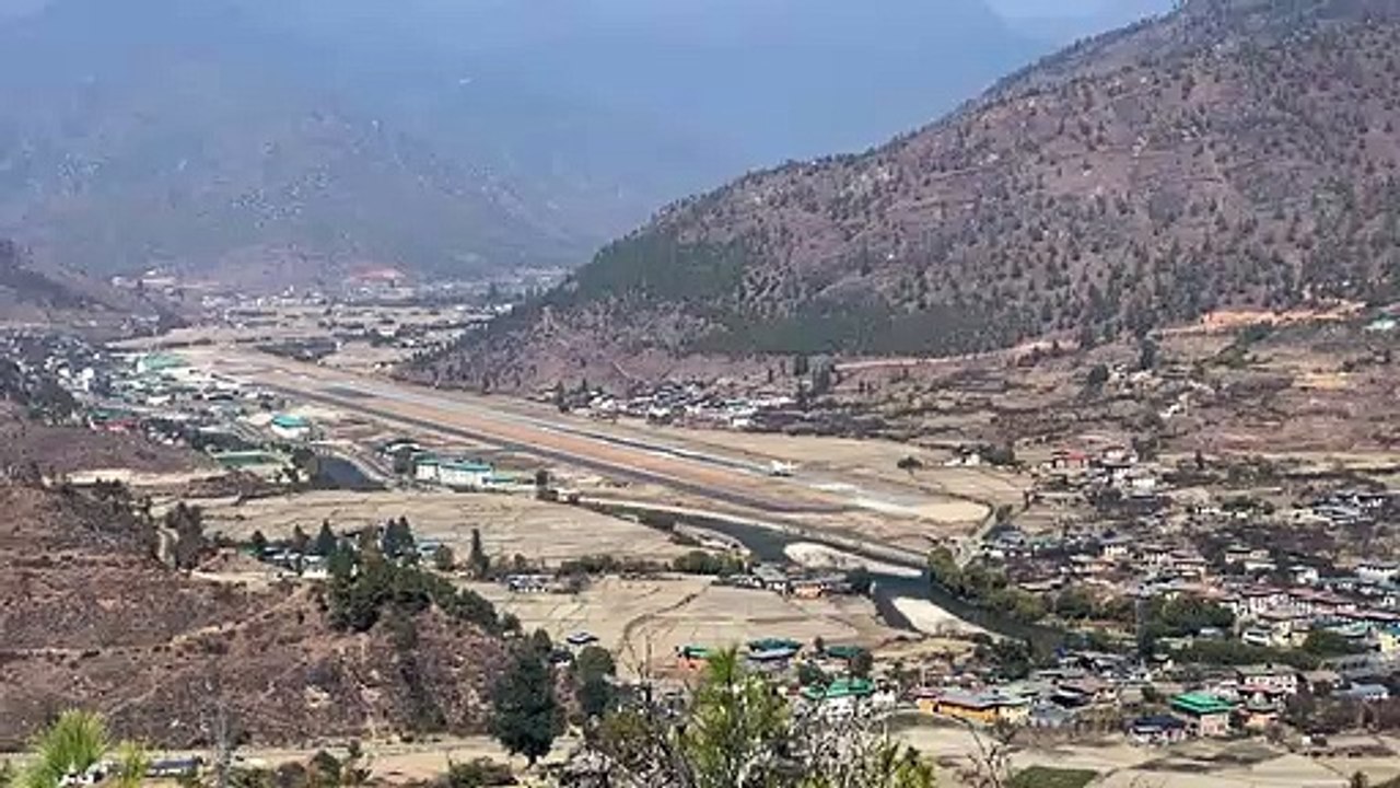 Plane spotting in the Himalayas - Bhutan Airlines A319 Landing at Paro