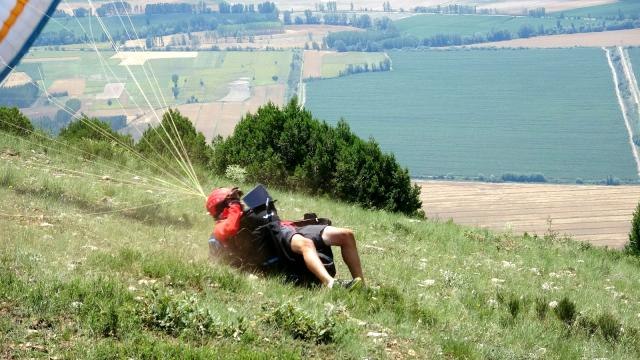 Tokat'ta yamaç paraşütçü kalkış yaparken düşerek yaralandı