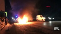 Otomobil alev alev yandı... Meraklı sürücü de kaza yaptı