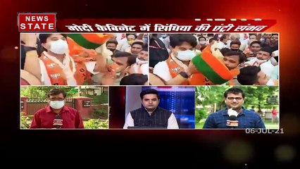 इंदौर से दिल्ली के लिए रवाना हुए ज्योतिरादित्य सिंधिया