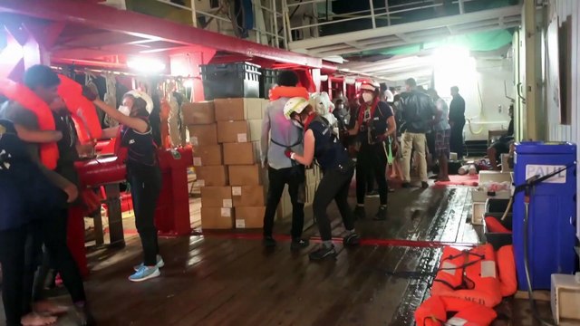 Ocean Viking all'UE: Coordinate lo sbarco dei 572 naufraghi