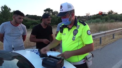 Çekicisinden fırlayan deniz otomobili karayolunu birbirine kattı