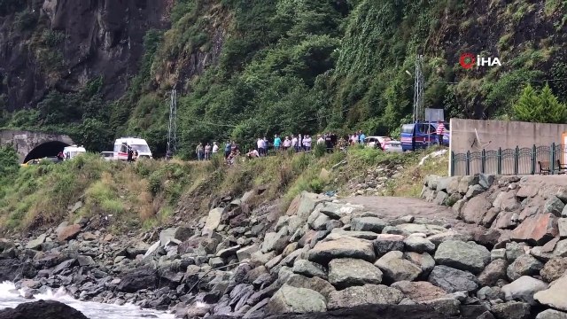 Rize’de denizde kaybolan vatandaş için başlatılan arama çalışmaları güçlükle devam ediyor