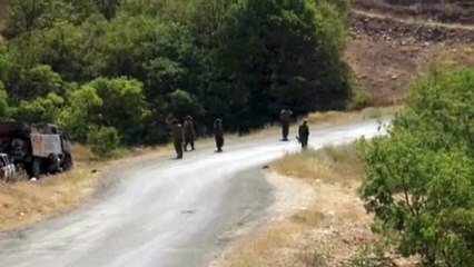 Tunceli'de PKK'nın yol kesme anı kamerada
