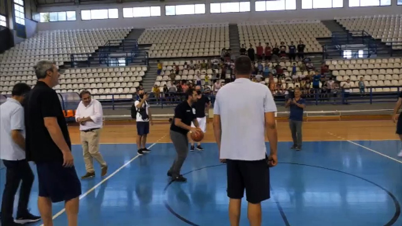 Εύστοχο σουτ  Φάνη Σπανού από το κέντρο!