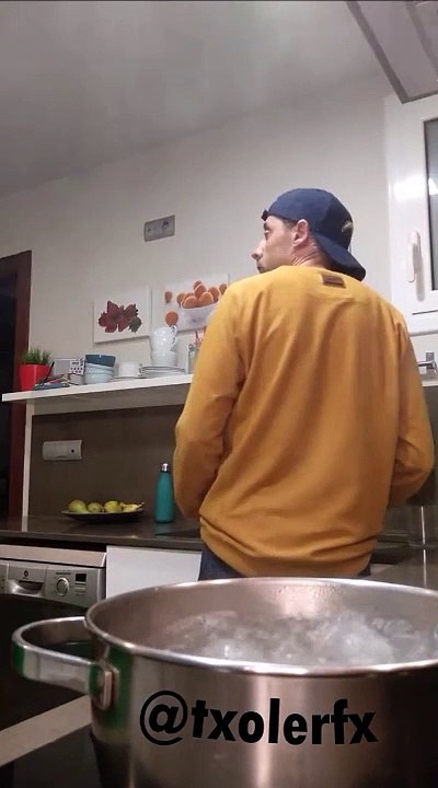 Tu jettes un oeil sur l'eau qui boue... okay