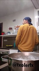 Tu jettes un oeil sur l'eau qui boue... okay