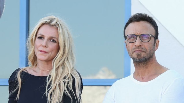 Britney Spears' Manager Larry Rudolph Resigns | THR News