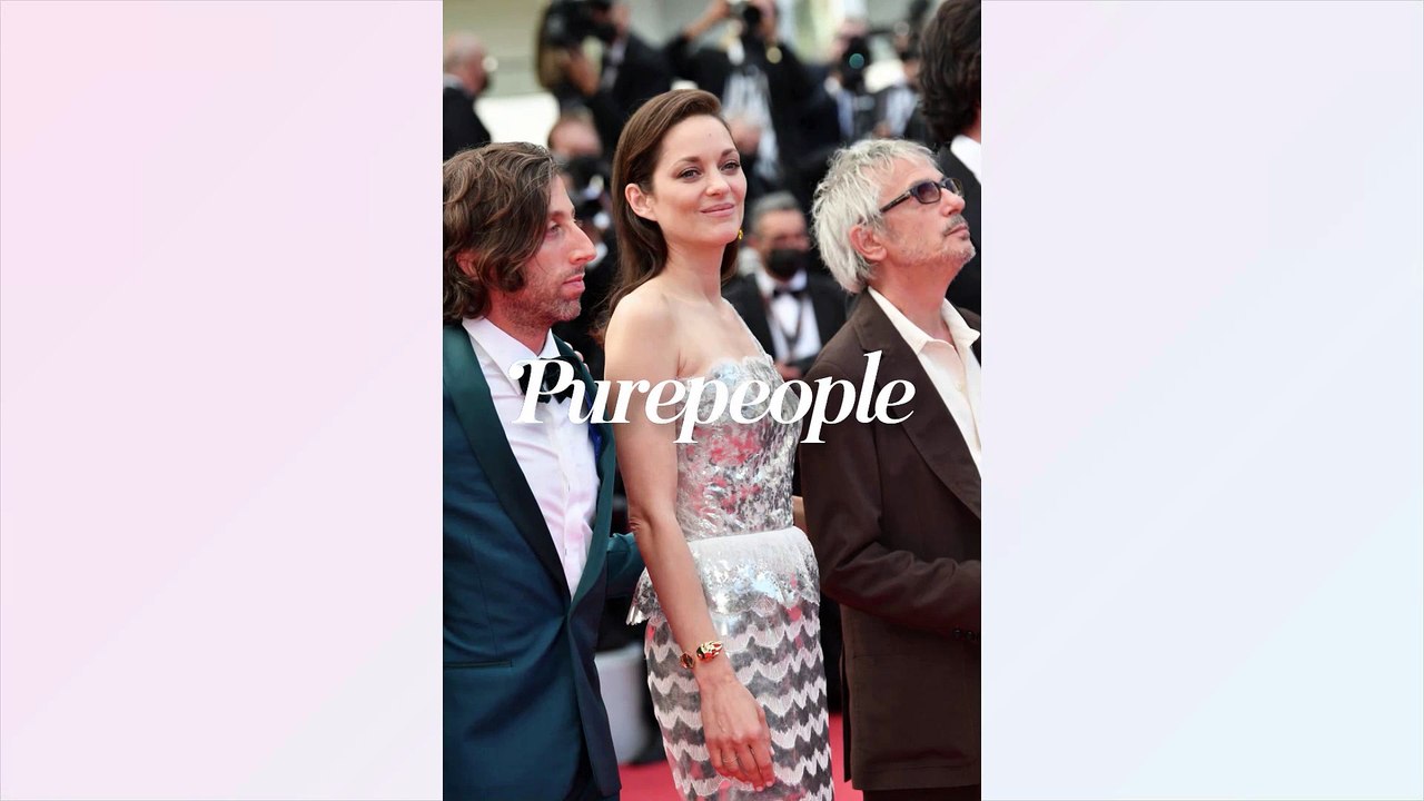 Marion Cotillard et Angèle étincelantes et tactiles sur le tapis rouge du Festival de Cannes 2021