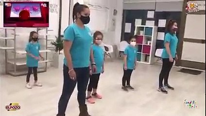 Obsesionados con manipular a los niños: "Yo con mascarilla, tú con mascarilla... no te acerques mucho, que te quiero igual"