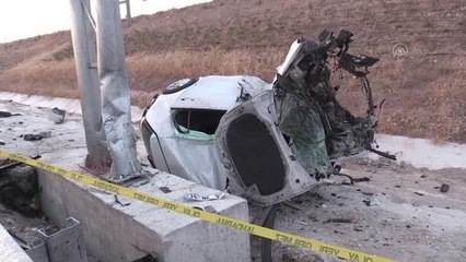 Otomobil şarampole devrildi: 2 ölü, 1 yaralı