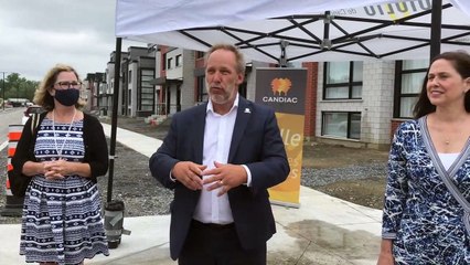 Normand Dyotte à l'inauguration de l'avenue des Chênes (Le Reflet - Vicky Girard)