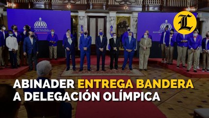 Abinader entrega bandera a delegación olímpica; recalca deporte es prioridad en su gobierno