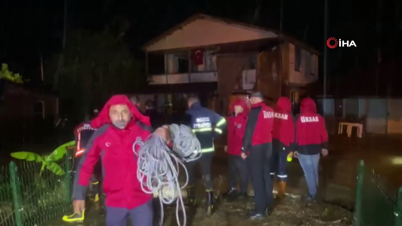 Düzce’de selde mahsur kalanları kurtarma çalışması başlatıldı