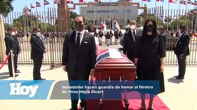 Legisladores realizan guardia de honor a Tirso Mejía Ricart