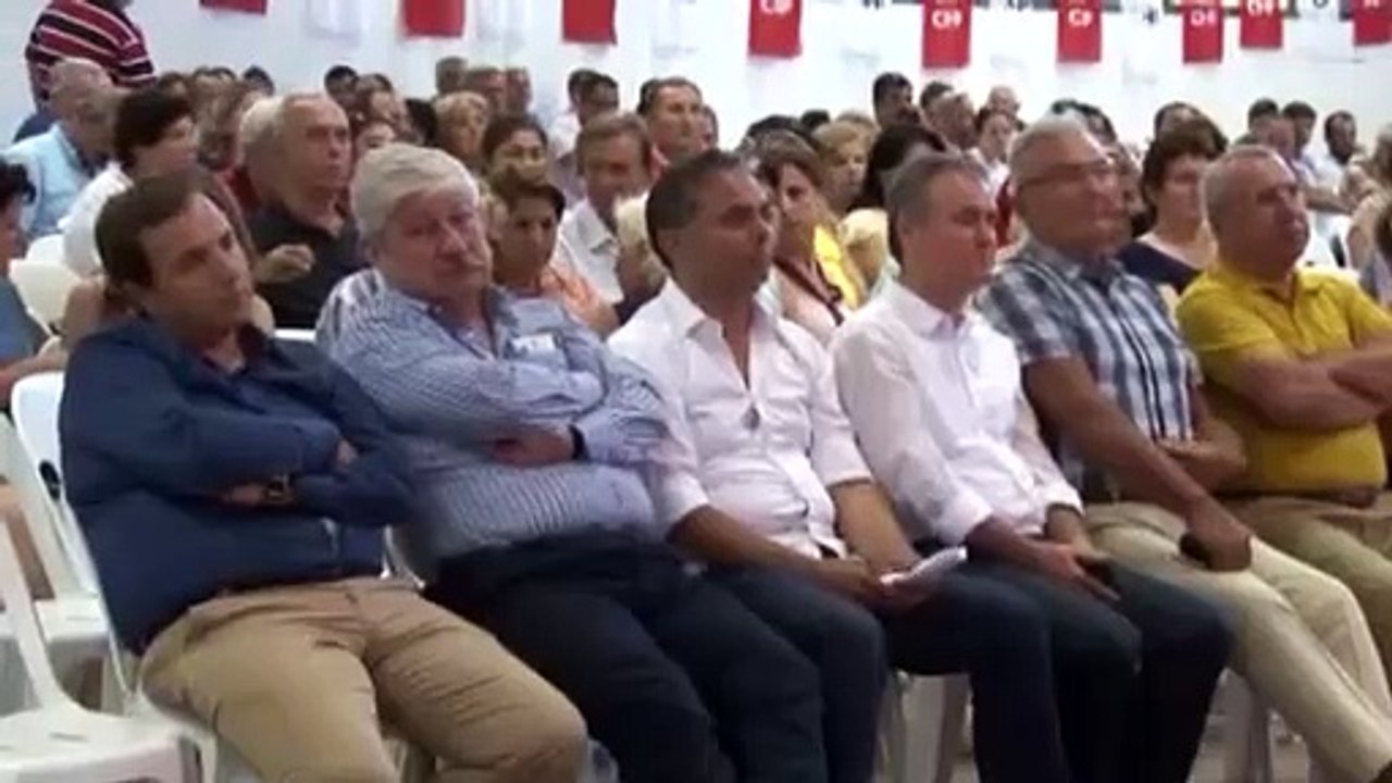 Baykal yeni telefonunu elinden düşürmedi