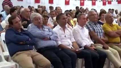 Baykal yeni telefonunu elinden düşürmedi