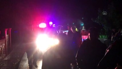 DÜZCE - Derenin taşması nedeniyle yol çöktü (3)