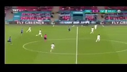 TRT spikeri Levent Özçelik'in İtalya - İspanya maçındaki hatası olay oldu