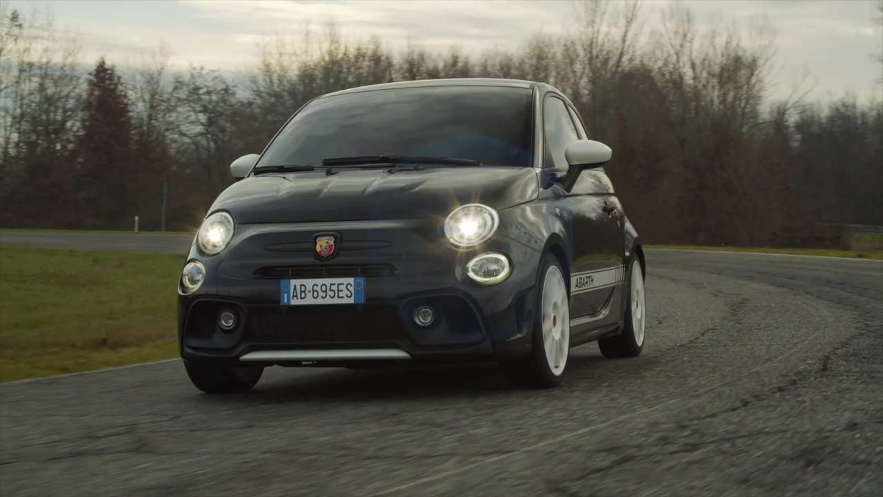 Der neue Abarth 695 Esseesse - Die limitierte Collectors Edition bietet Top-Performance, Beschleunigung und Handling im Zeichen des Skorpions