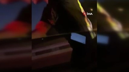 Son dakika haberleri... Sultangazi'de gençlerin tehlikeli paten yolculuğu kamerada