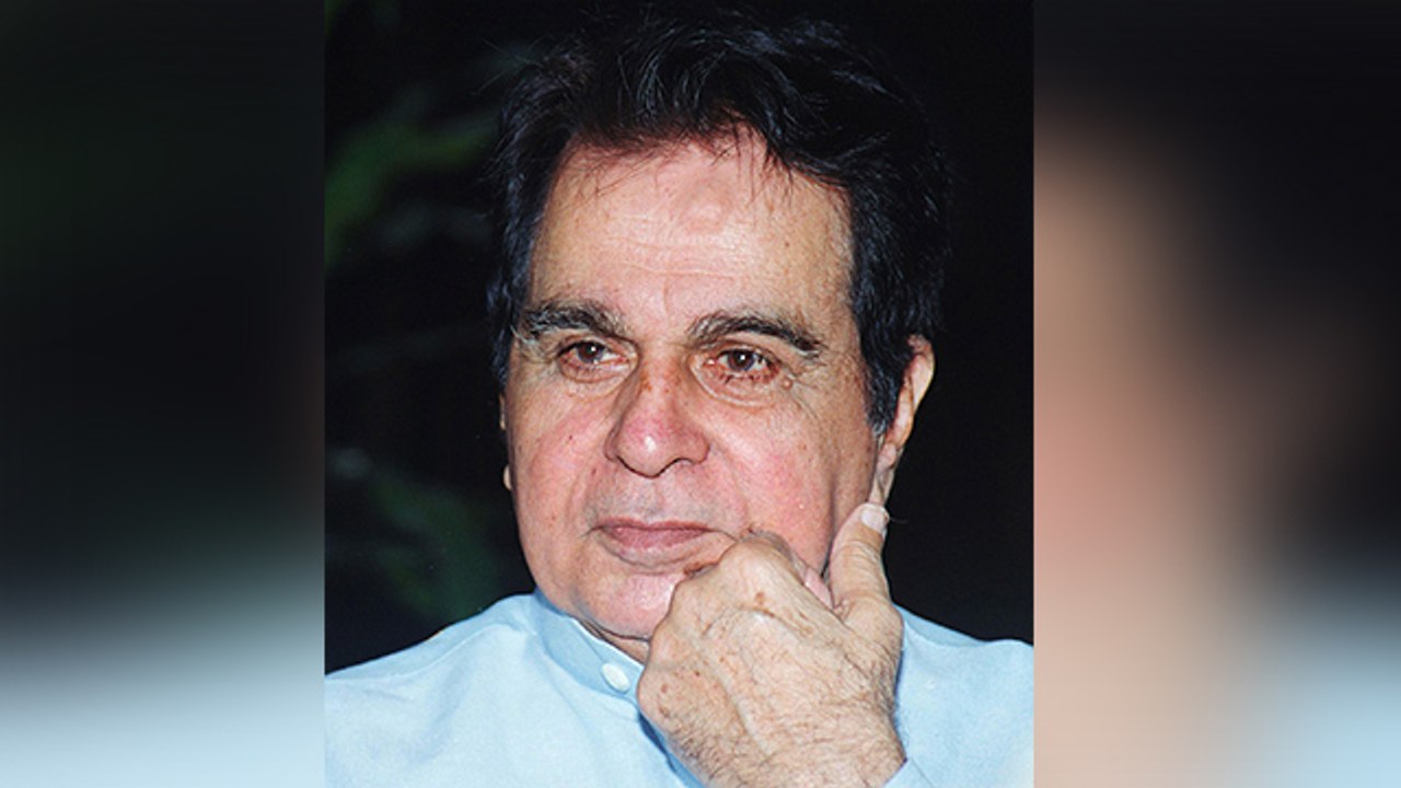 Dilip Kumar का शाम 5 बजे इस जगह होगा अंतिम संस्कार, पार्थिव शरीर घर लाया गया | Boldsky