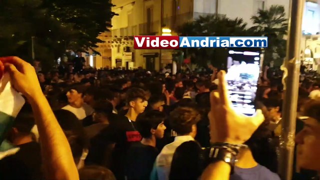 Europei 2020, ad Andria botti di Capodanno e bandiere per i festeggiamenti di Italia-Spagna (6 luglio 2021)