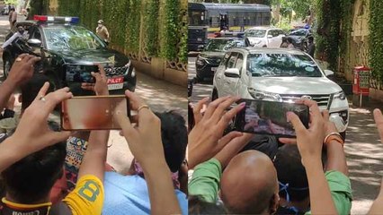 Dilip Kumar के आखरी दर्शन करने पहुंचे मुंबई के CM Uddhav Thackeray| FilmiBeat