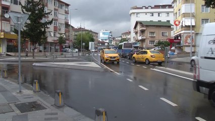 Motokuryenin çarptığı yaşlı adamın metrelerce savrulduğu kaza kamerada