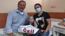 Son dakika gündem: SPOR Mesut Özil ve Zinchenko Ukrayna'da çocukları ameliyat ettirdi