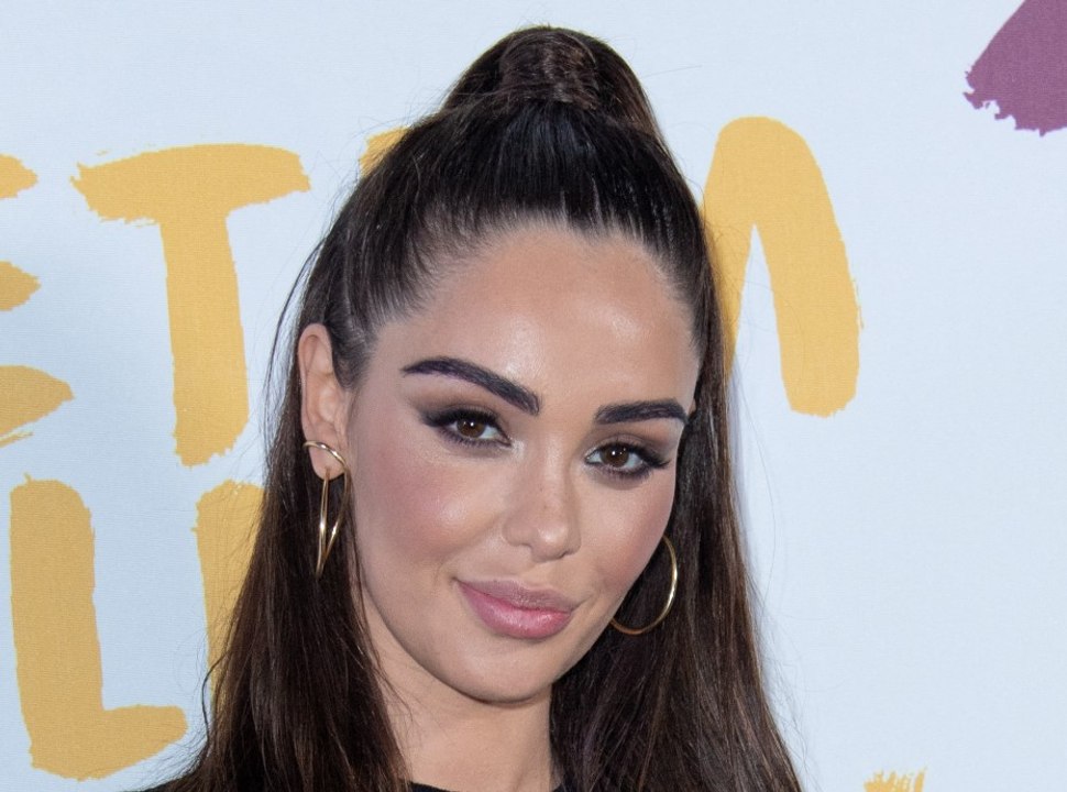 Nabilla et Thomas Vergara cambriolés à leur hôtel : chambre retournée, cadeaux de mariage, bijoux, montres et sacs volés !