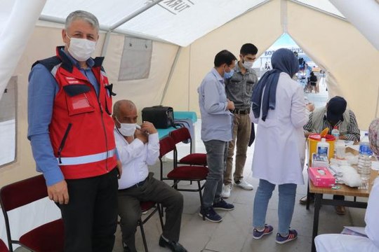 178 bin kişiye ilk doz, yaklaşık 100 bin kişiye de 2. doz Kovid-19 aşısı uygulandı