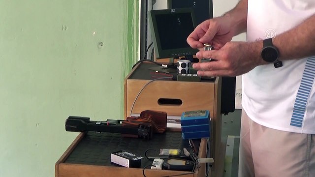 MERSİN - Atıcılık Milli Takımı sporcusu Özgür Varlık, Tokyo Olimpiyatları'na Mersin'de hazırlanıyor