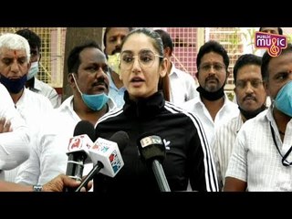 Ragini Distributes Food Materials To Poor People In Bapujinagar, Bengaluru