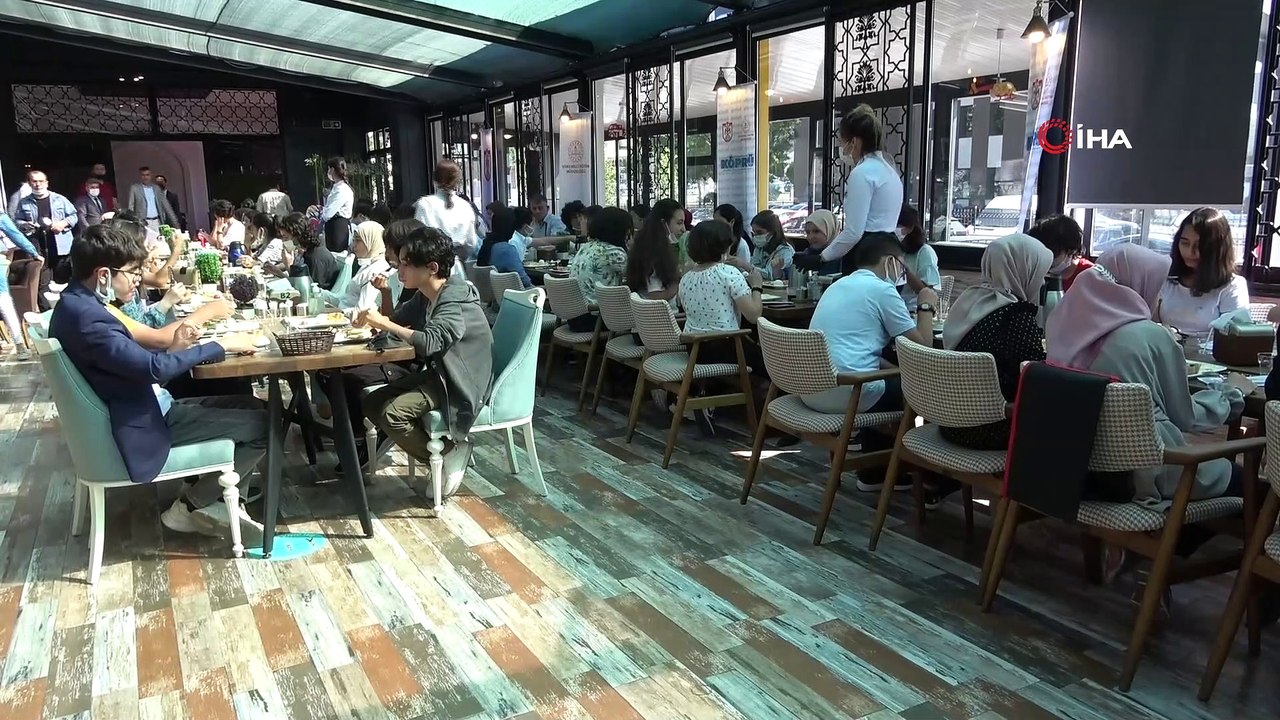 LGS’de başarılı olan 137 öğrenci tek tek ödüllendirildi