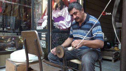 Baba mesleğinin yok olmaması için emekliliğe ayrıldı