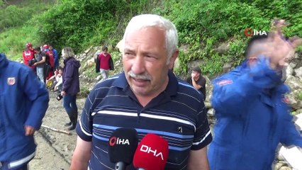 Mahsur kalan 56 vatandaş kepçeyle kurtarıldı